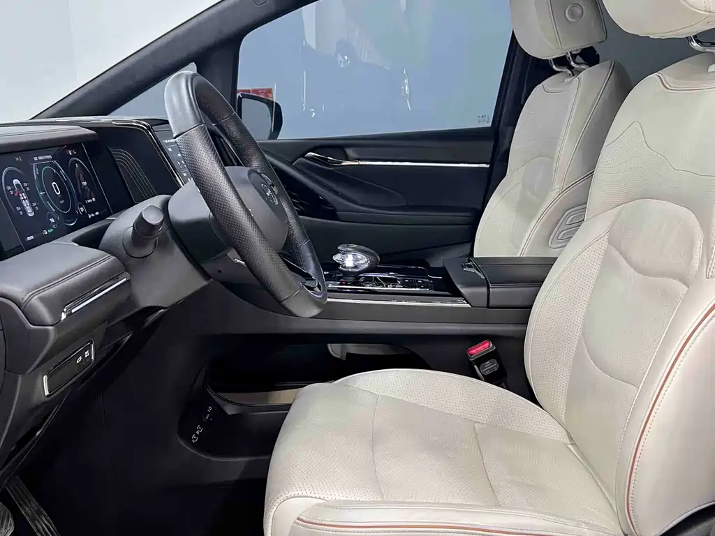 GAC Motor Trumpchi M8 2022 — фото 4