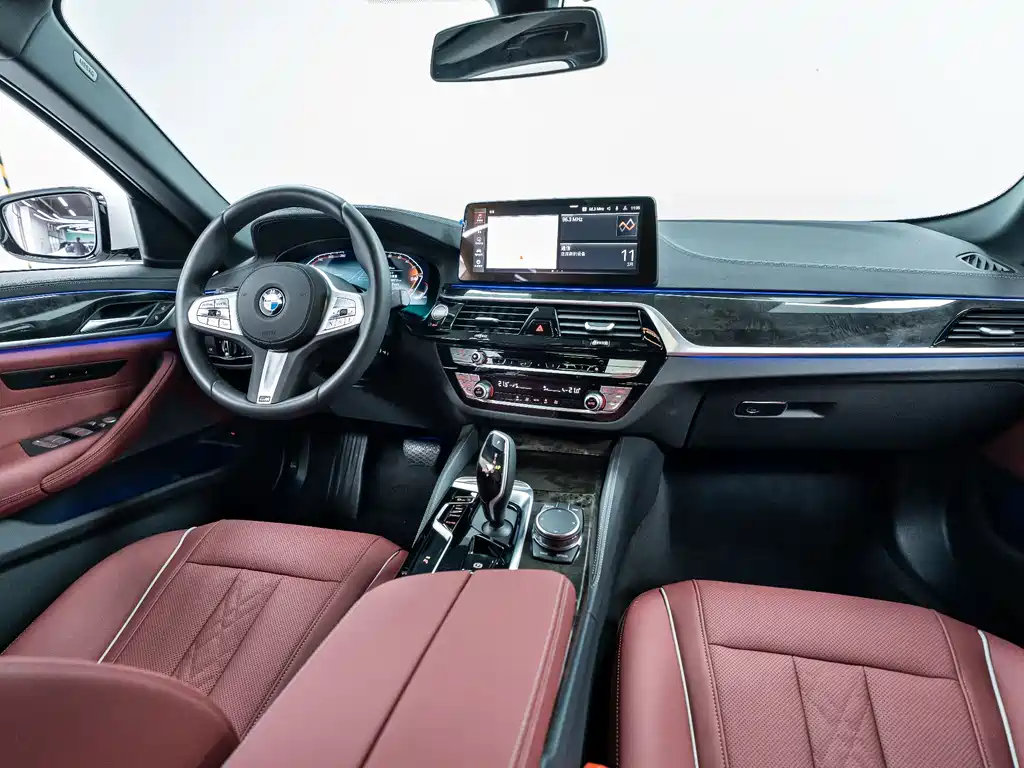 BMW 5 Series 2022 — фото 9