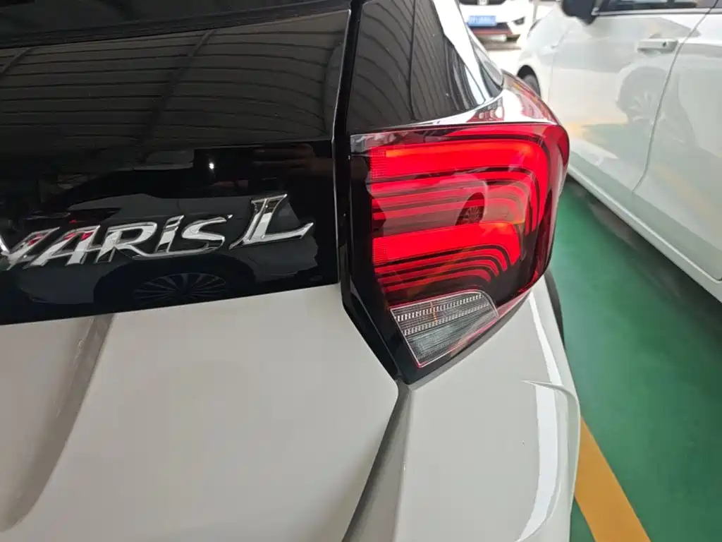 Toyota Yaris L 2021 — фото 8