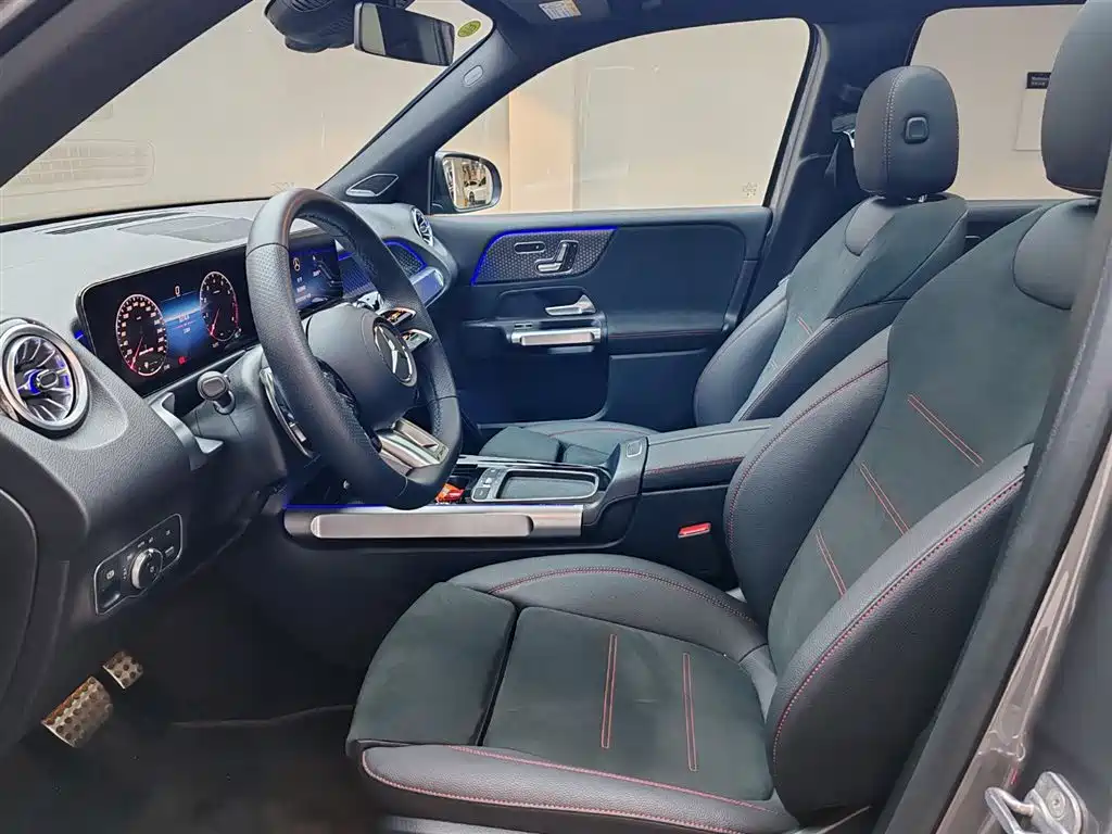 Mercedes-Benz GLB AMG 2025 — фото 11