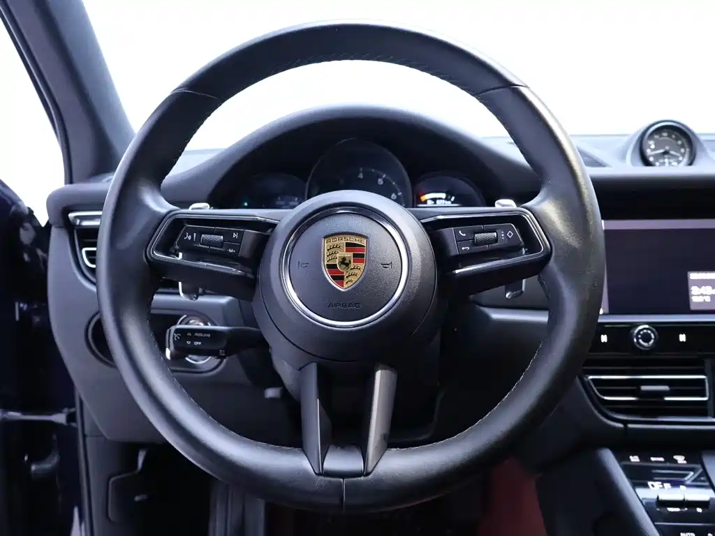 Porsche Macan 2023 — фото 18