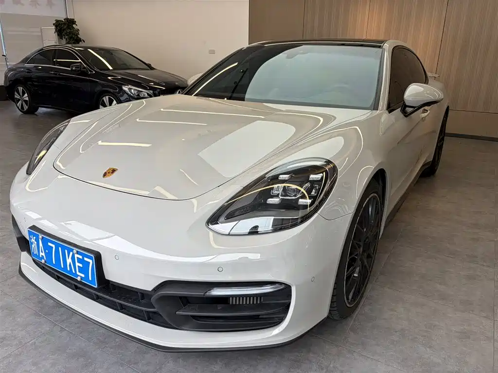 Porsche Panamera 2023 — фото 1