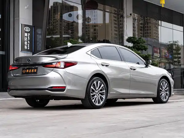 Lexus ES 2021