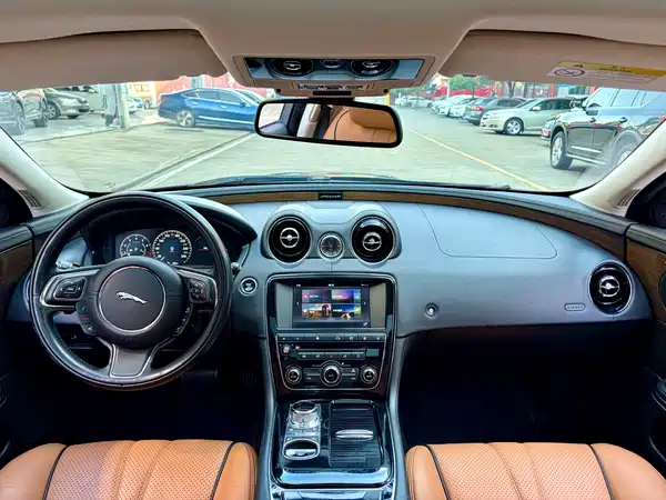 Jaguar XJ 2018