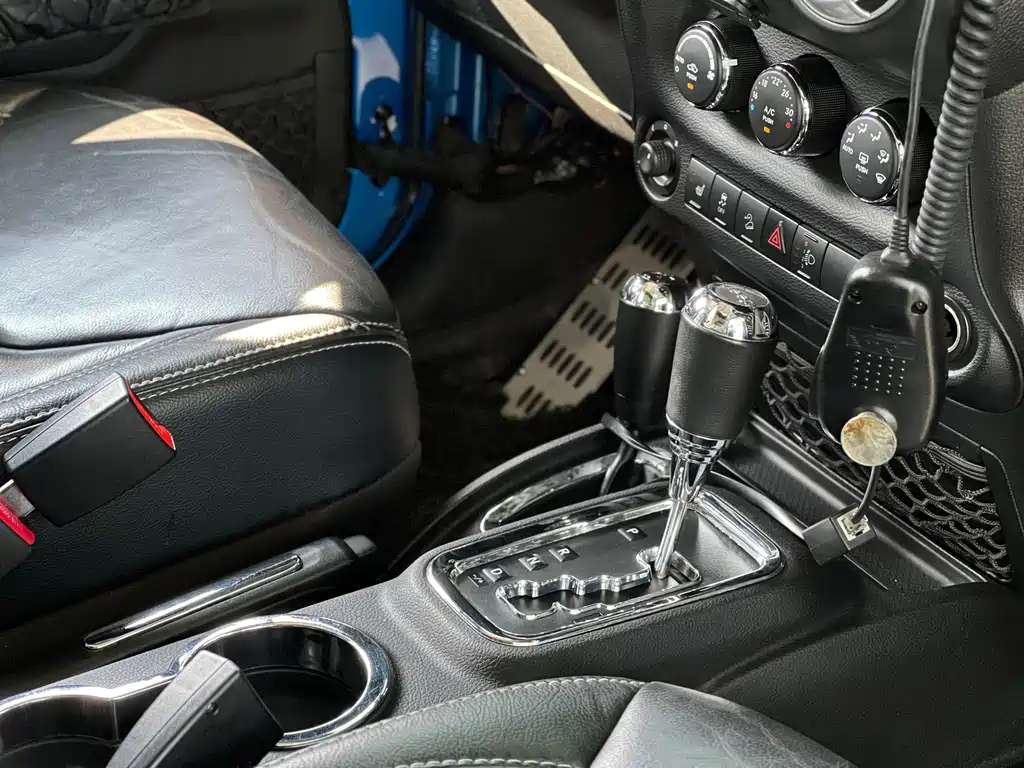 Jeep Wrangler 2015 — фото 13