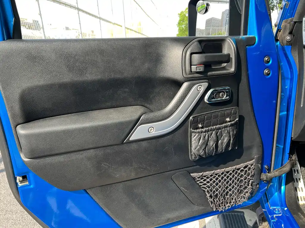 Jeep Wrangler 2015 — фото 21