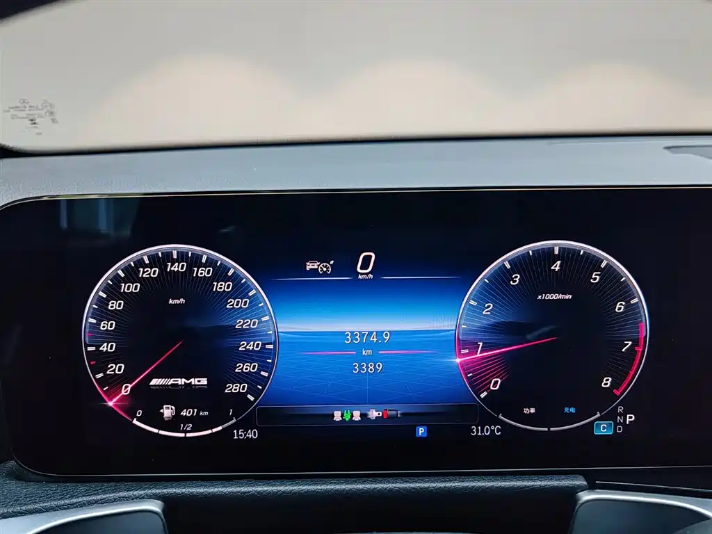 Mercedes-Benz GLB AMG 2025 — фото 4