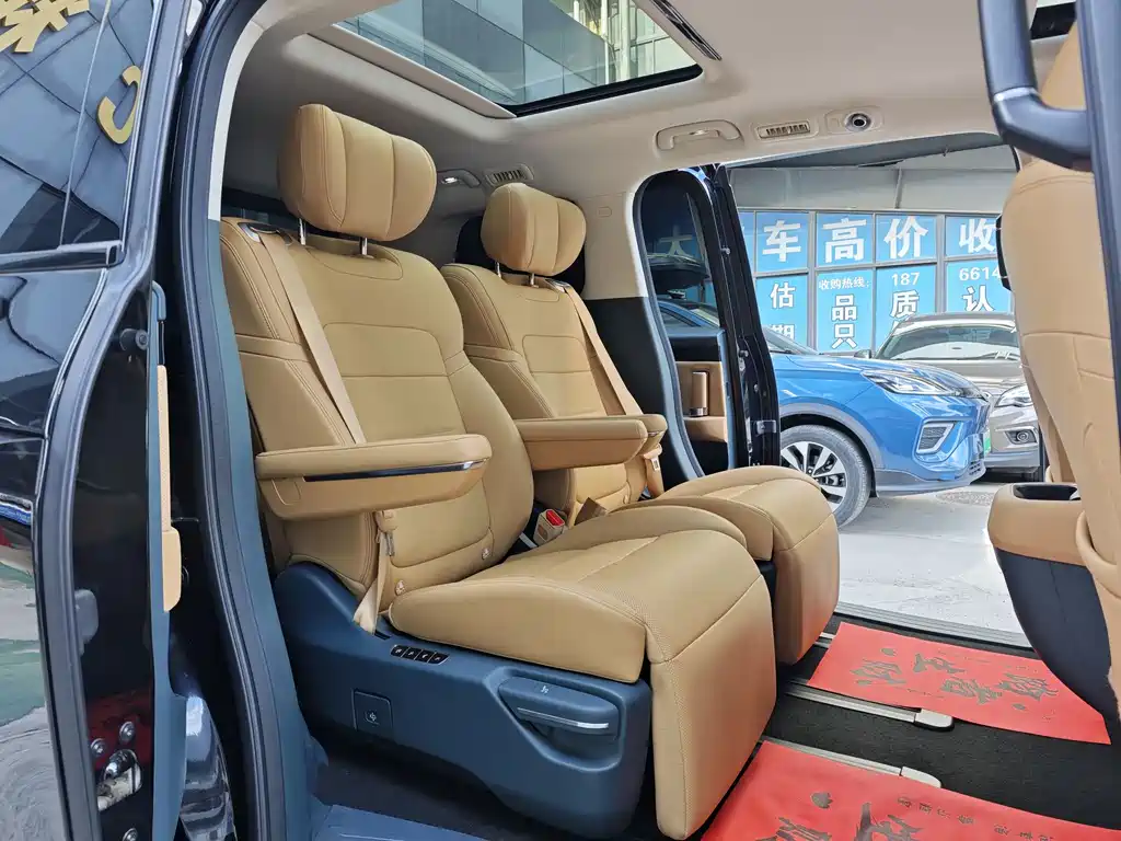 GAC Motor E8 PHEV 2024 — фото 13