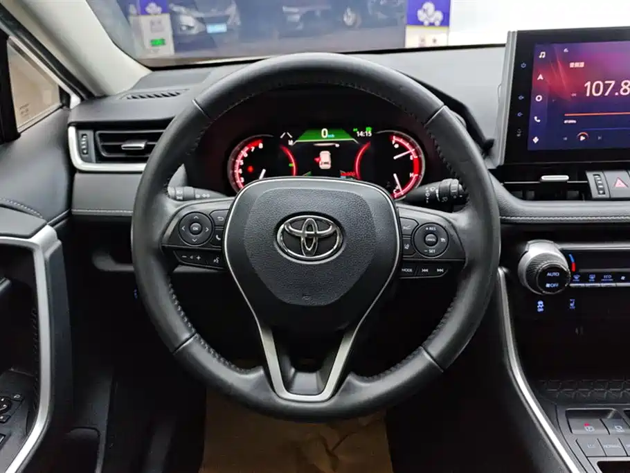Toyota RAV4 2022 — фото 15