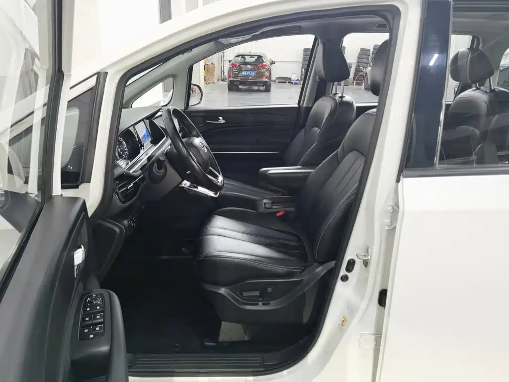 GAC Trumpchi M6 2020 — фото 10