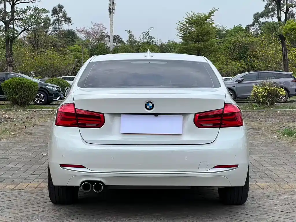 BMW 3 Series 2019 — фото 12