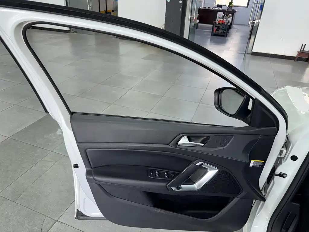 Peugeot 408 2016 — фото 14