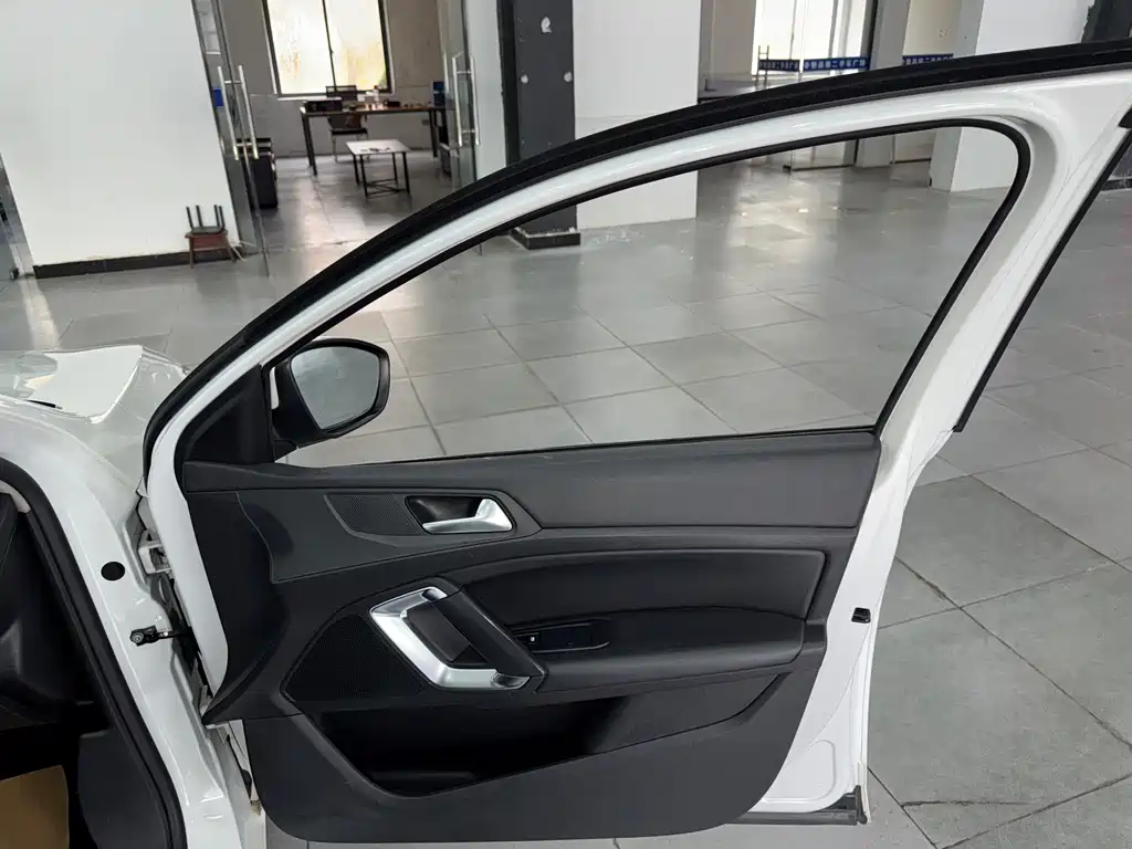 Peugeot 408 2016 — фото 18