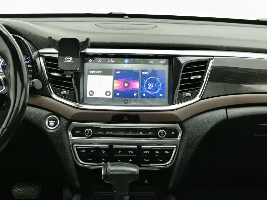 GAC Motor Trumpchi GS8 2017 — фото 12