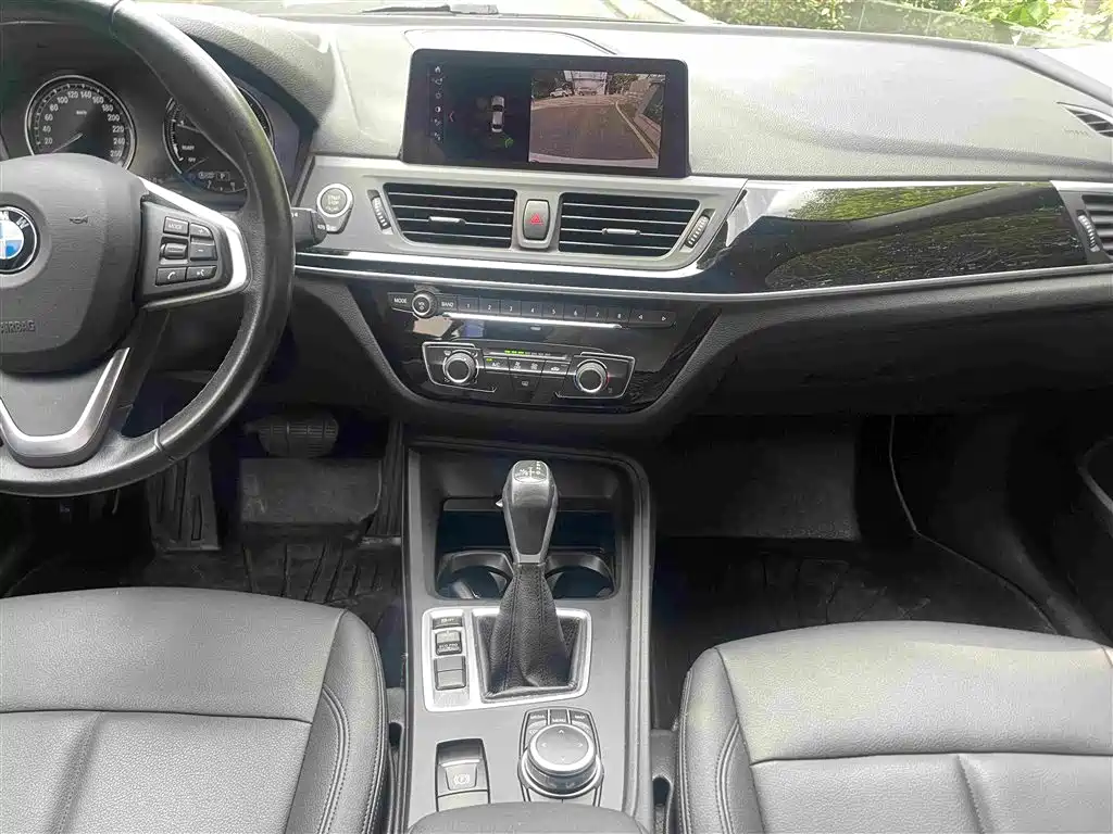 BMW 1 Series 2019 — фото 18