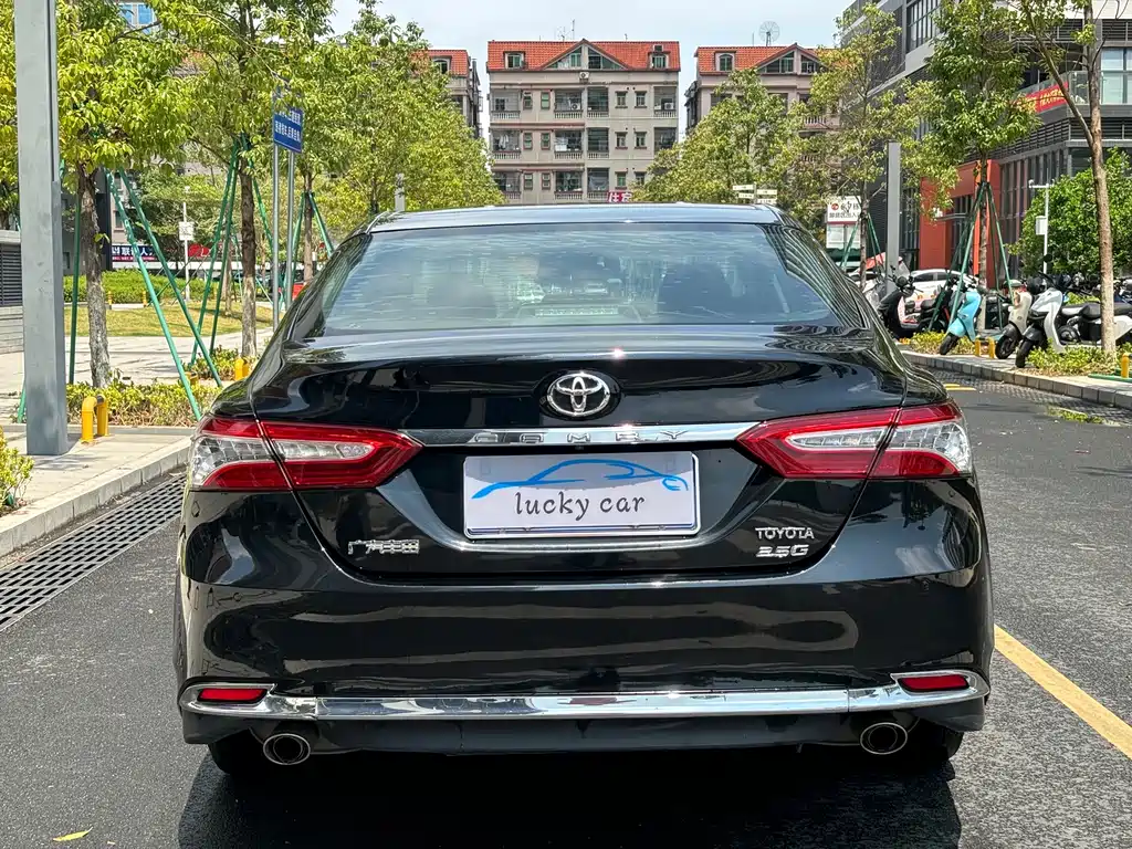 Toyota Camry 2019 — фото 4