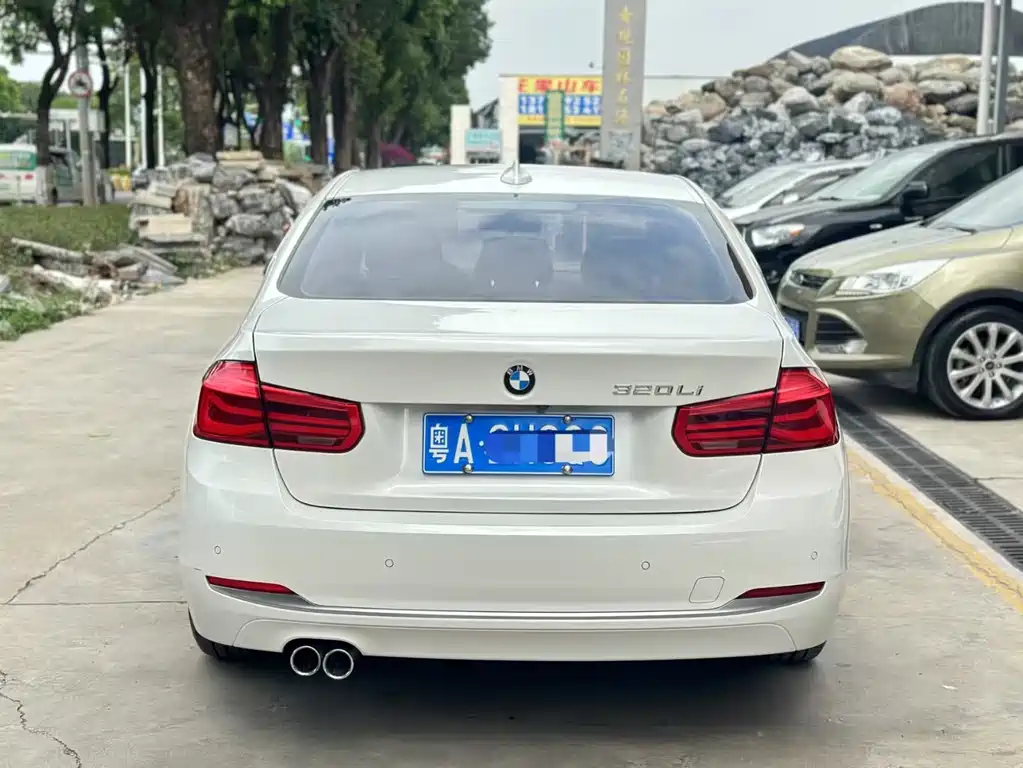 BMW 3 Series 2017 — фото 12