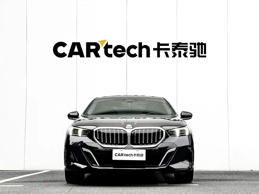 BMW 5 Series 2024 — фото 2