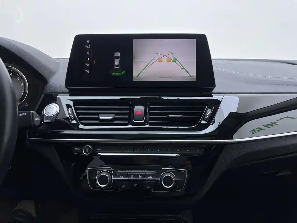 BMW 1 Series 2023 — фото 15
