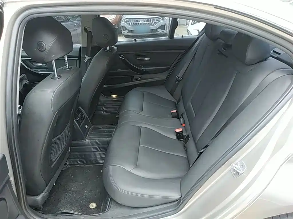 BMW 3 Series 2017 — фото 17