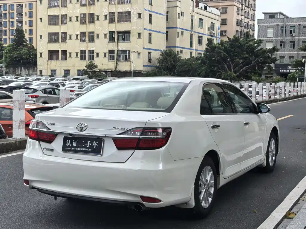 Toyota Camry 2015 — фото 7