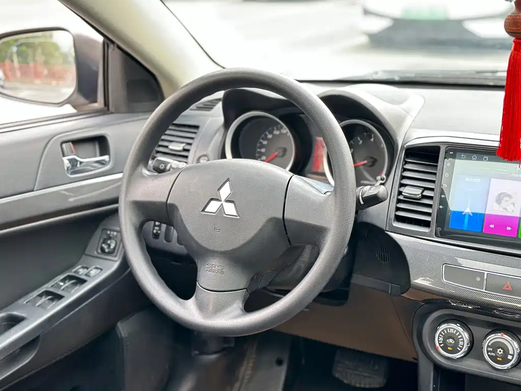 Mitsubishi Lancer EX 2015 — фото 15