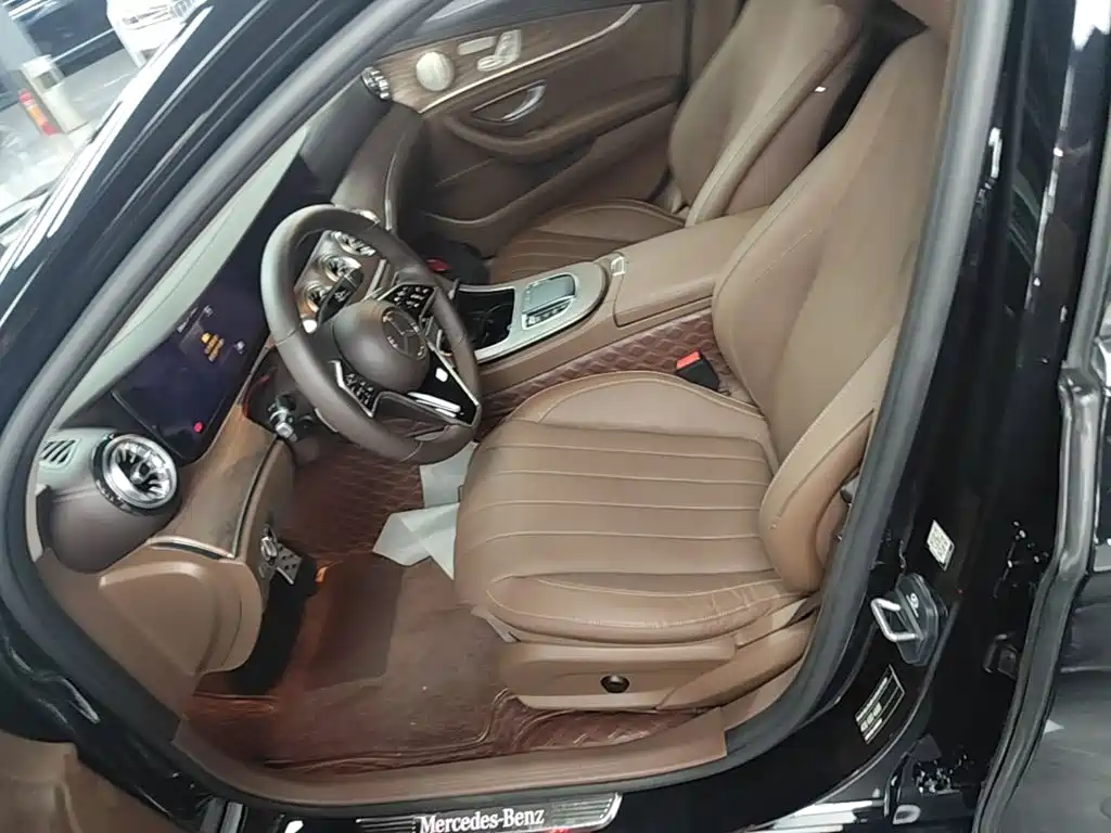 Mercedes-Benz E-Class 2021 — фото 15