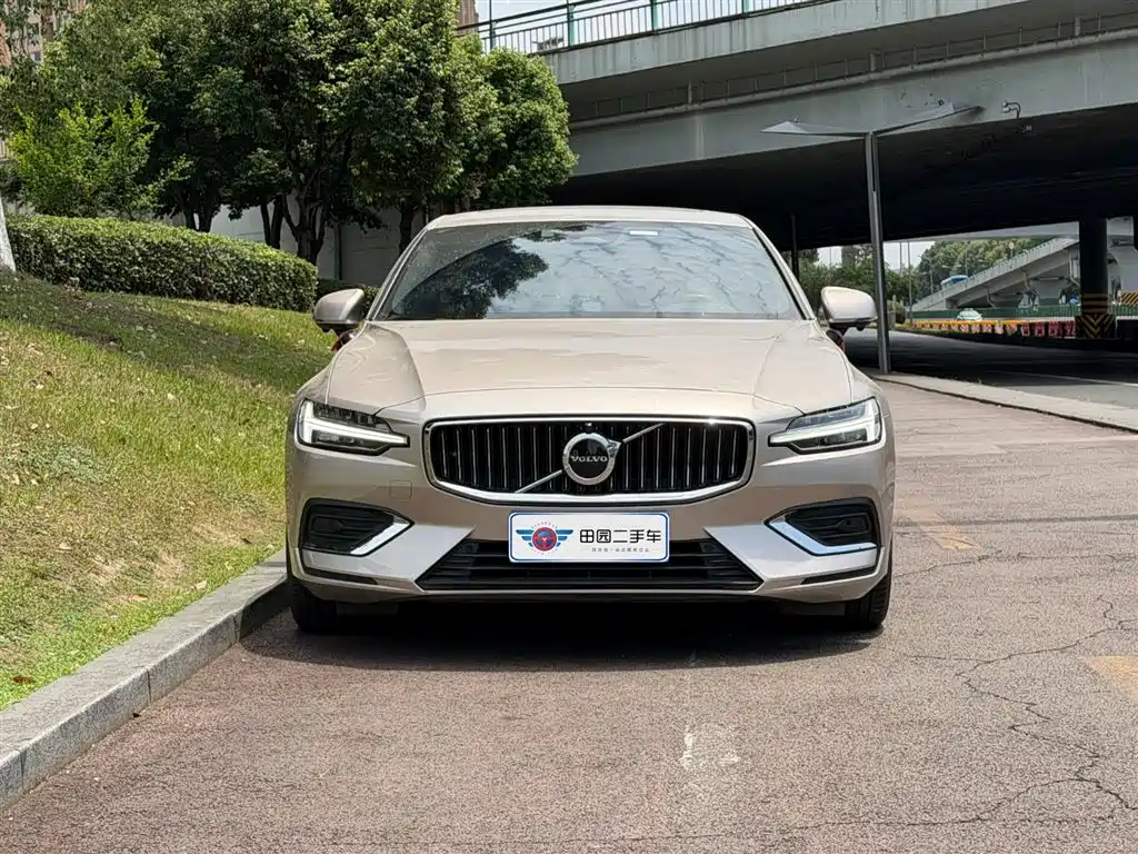 Volvo S60 2025 — фото 2