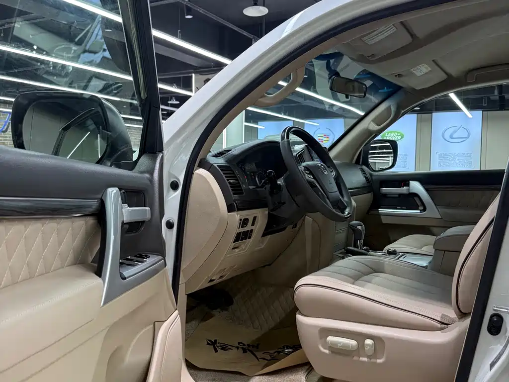 Toyota Land Cruiser 2015 — фото 10