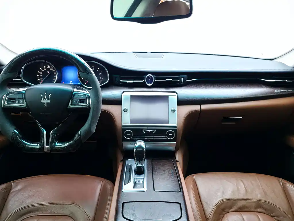 Maserati Quattroporte 2015 — фото 26