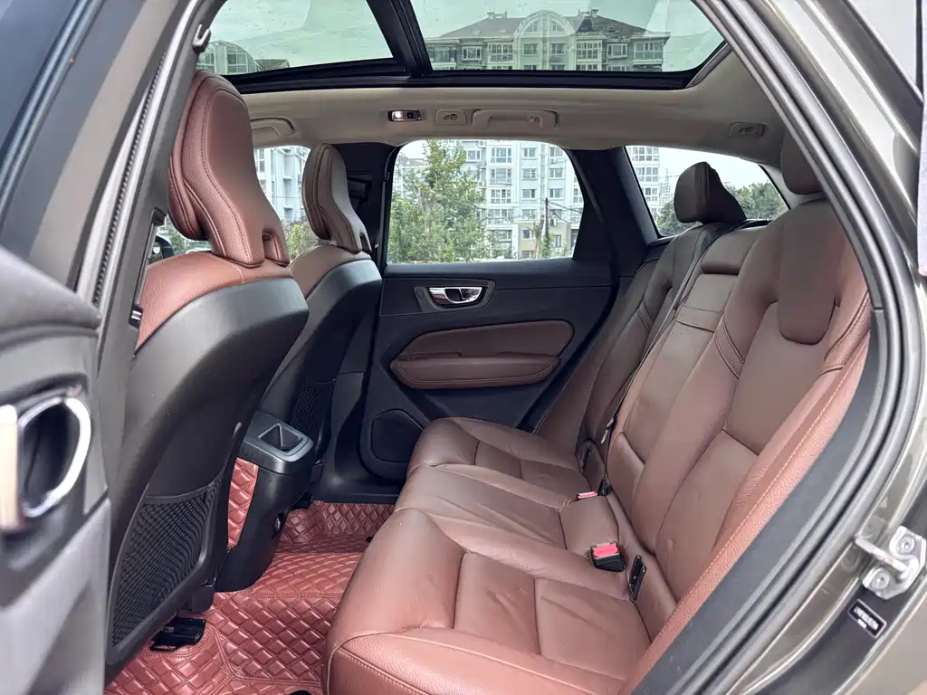 Volvo XC60 2020 — фото 10