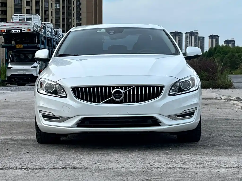 Volvo S60 2019 — фото 2