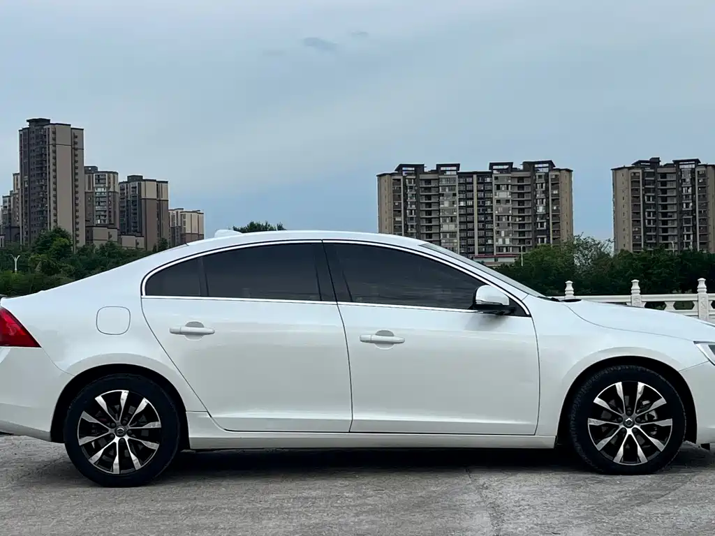 Volvo S60 2019 — фото 6