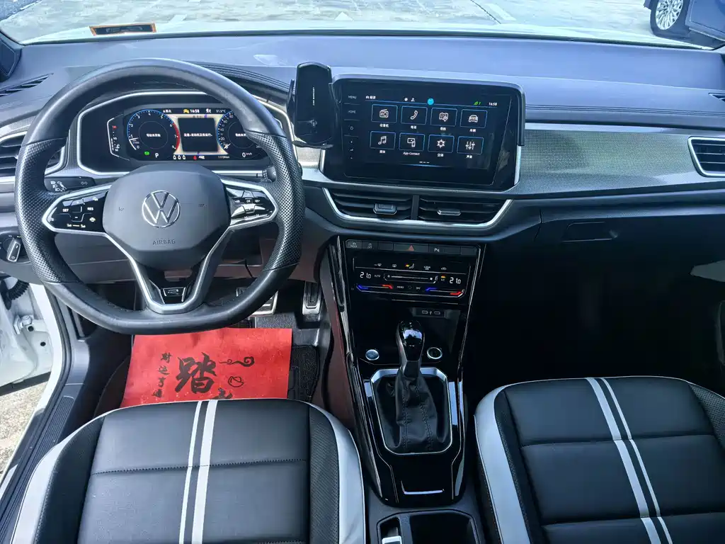 Volkswagen T-Roc 2023 — фото 11