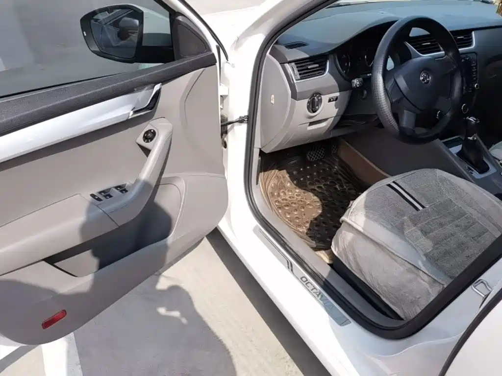 Skoda Octavia 2015 — фото 16
