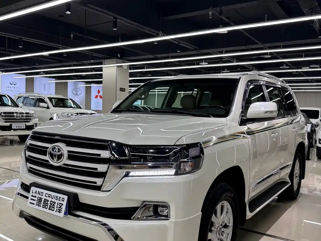 Toyota Land Cruiser 2015 — фото 1
