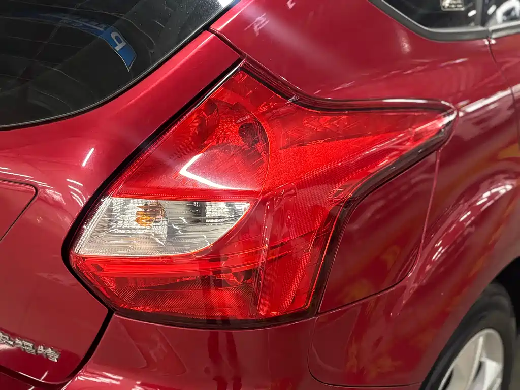 Ford Focus 2013 — фото 13