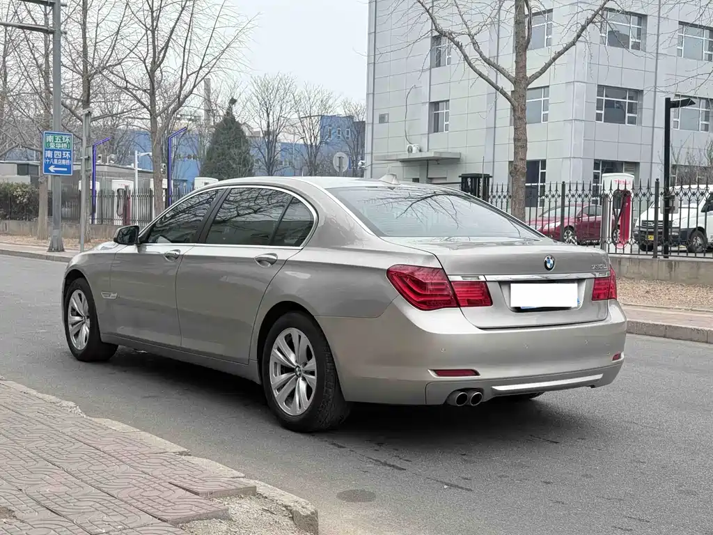 BMW 7 Series 2012 — фото 30