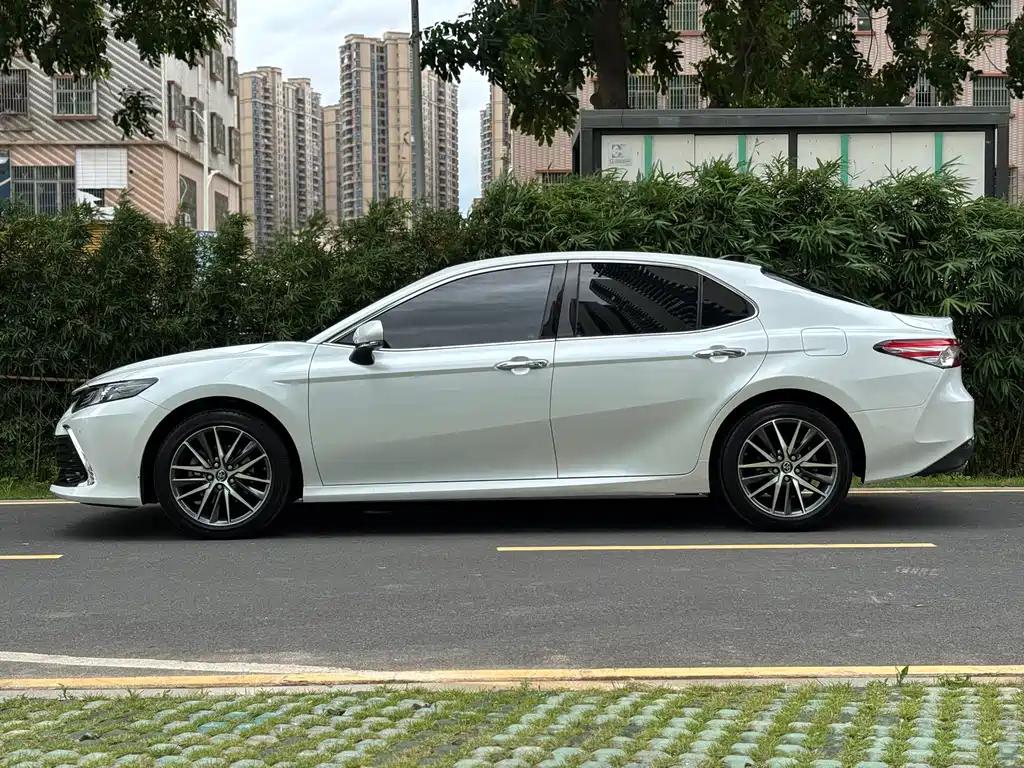 Toyota Camry 2022 — фото 23