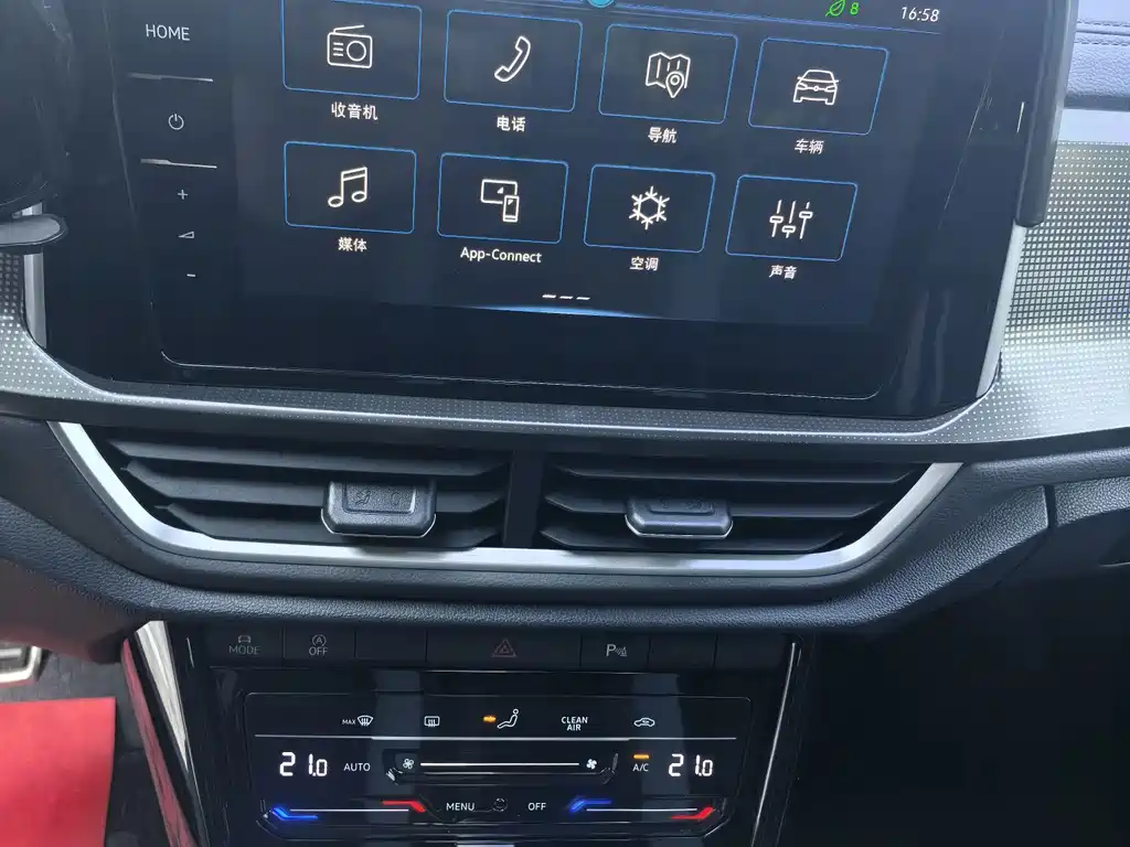 Volkswagen T-Roc 2023 — фото 13