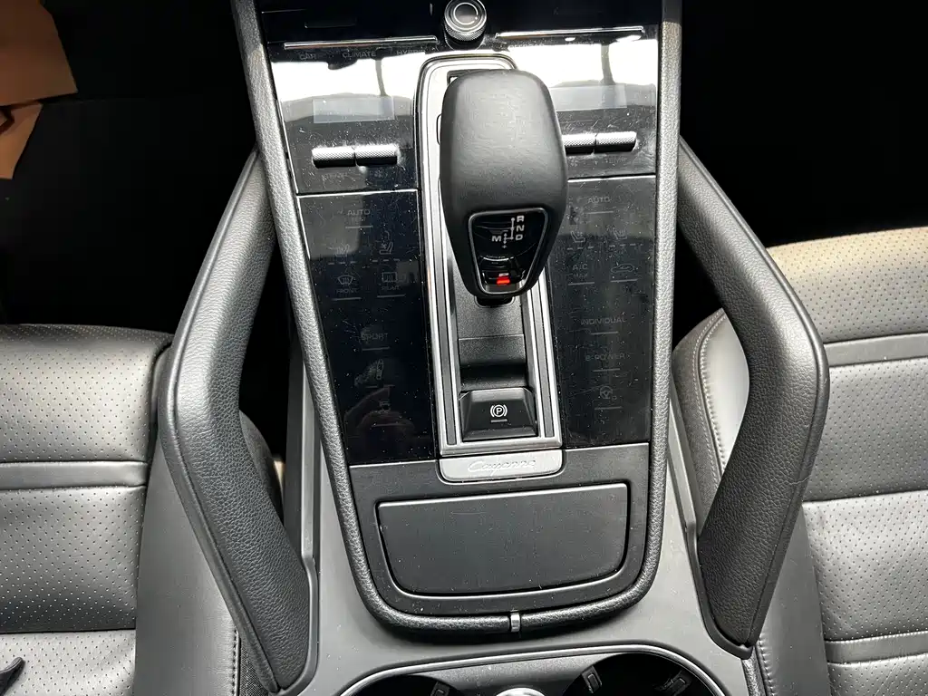 Porsche Cayenne 2018 — фото 11