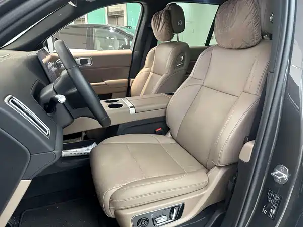 Li Auto L8 2025