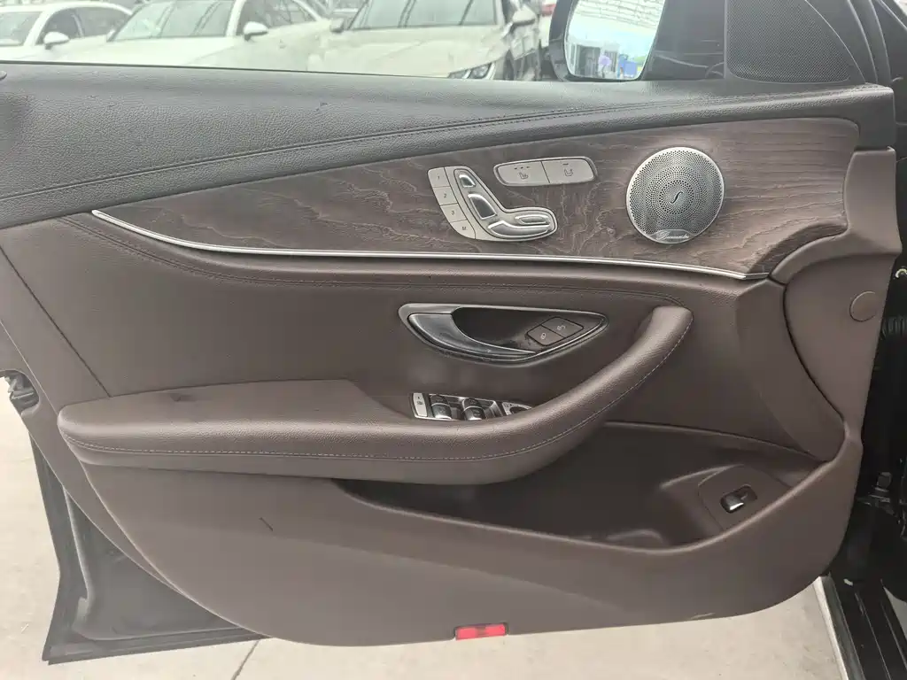 Mercedes-Benz E-Class 2019 — фото 13