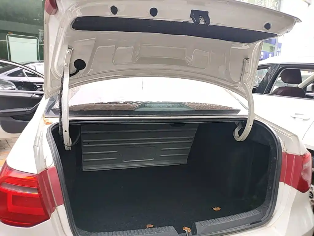 Volkswagen Jetta 2015 — фото 19