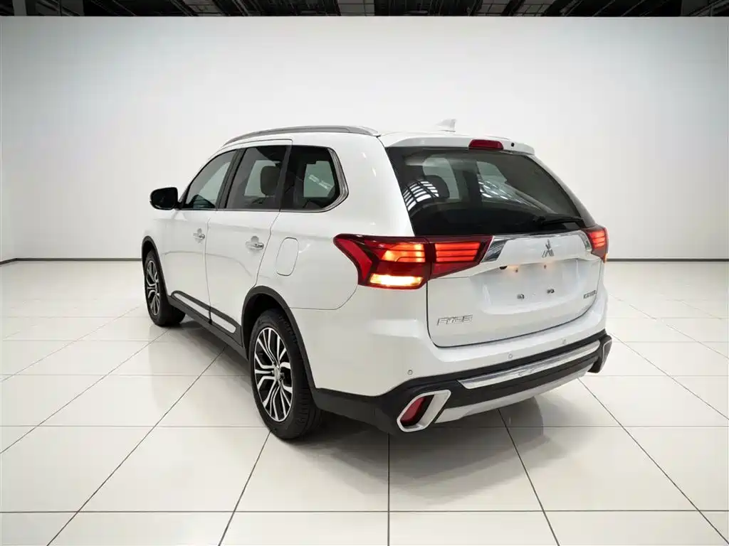 Mitsubishi Outlander 2017 — фото 23