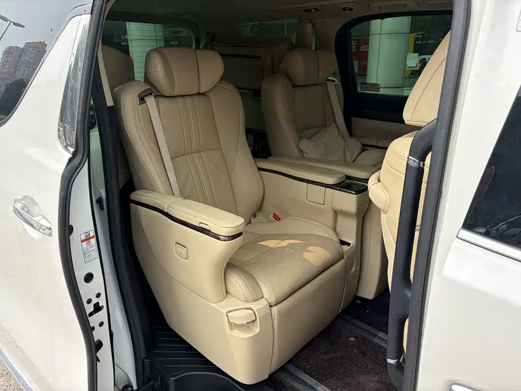 Toyota Alphard 2021 — фото 10