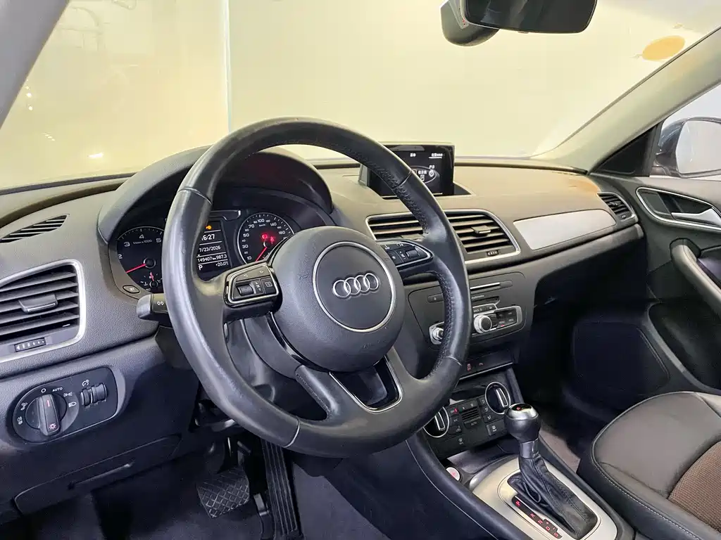 Audi Q3 2017 — фото 16