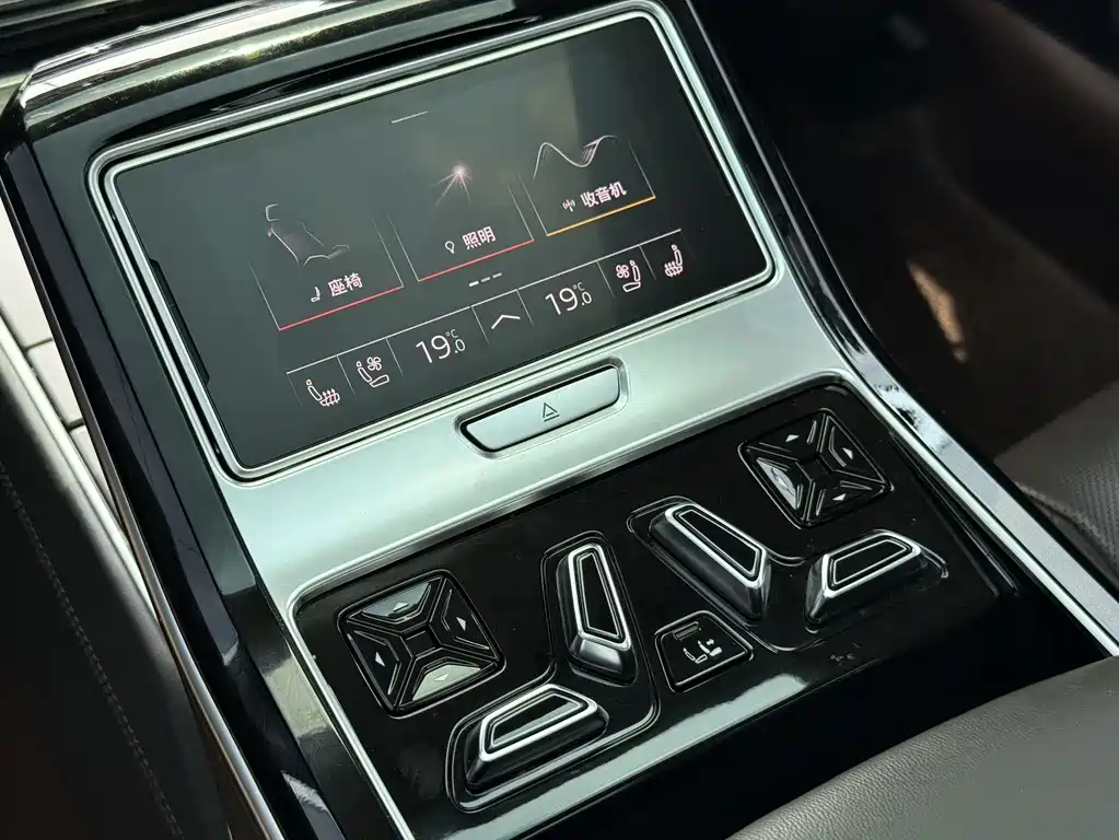 Audi A8 2021 — фото 14