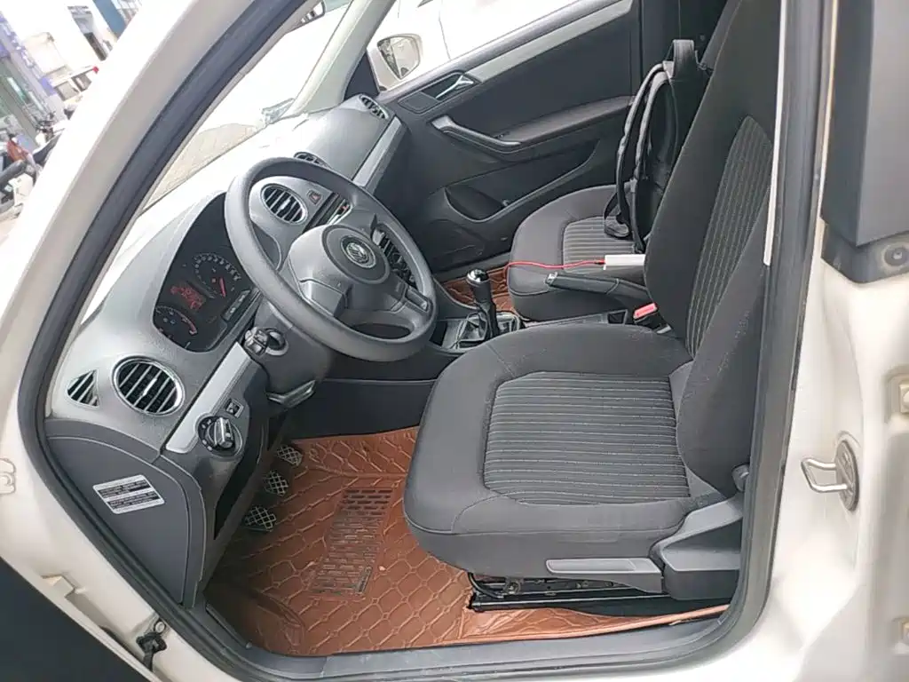 Volkswagen Jetta 2015 — фото 15