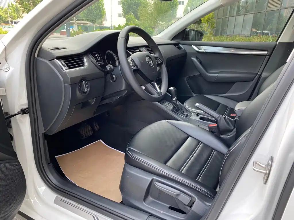 Skoda Octavia 2020 — фото 4